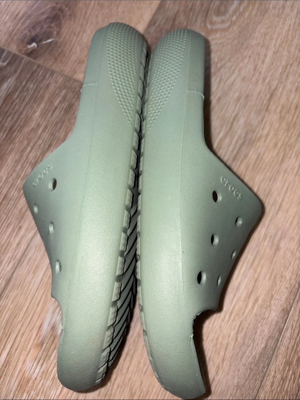 GREEN SIZE 8 WOMEN’S CROCS, SLIDES SANDALS NEW NO TAGS